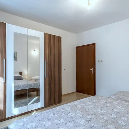 Apartment With Parking Spaces Kastel Stafilic, - 20662 *