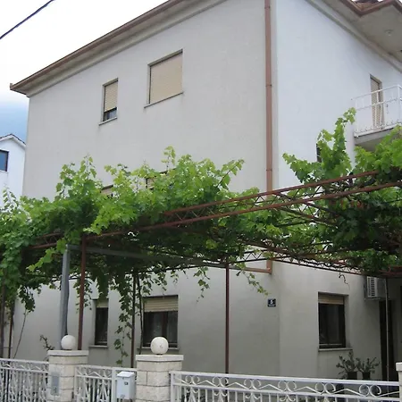 Apartment With Parking Spaces Kastel Stafilic, - 20662